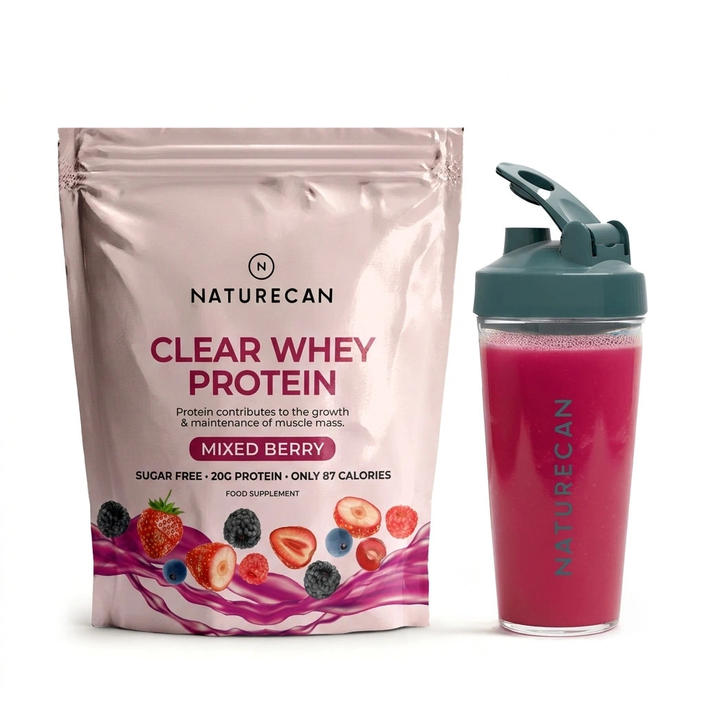 Clear Whey Protein Naturecan o smaku owoców leśnych z lekkim napojem białkowym w shakerze