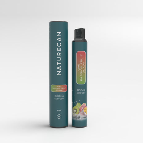 Jednorazowy vape Naturecan CBD/CBG w smaku Kiwi–Passionfruit–Guava, pokazany obok tuby ochronnej.