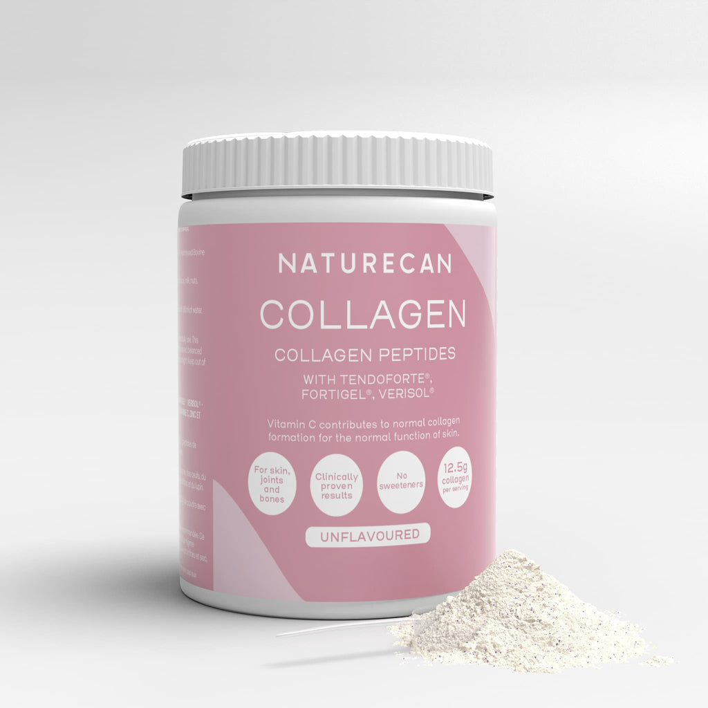 Pojemnik Naturecan Collagen Peptides Unflavoured z porcją kolagenowego proszku wysypaną obok opakowania.